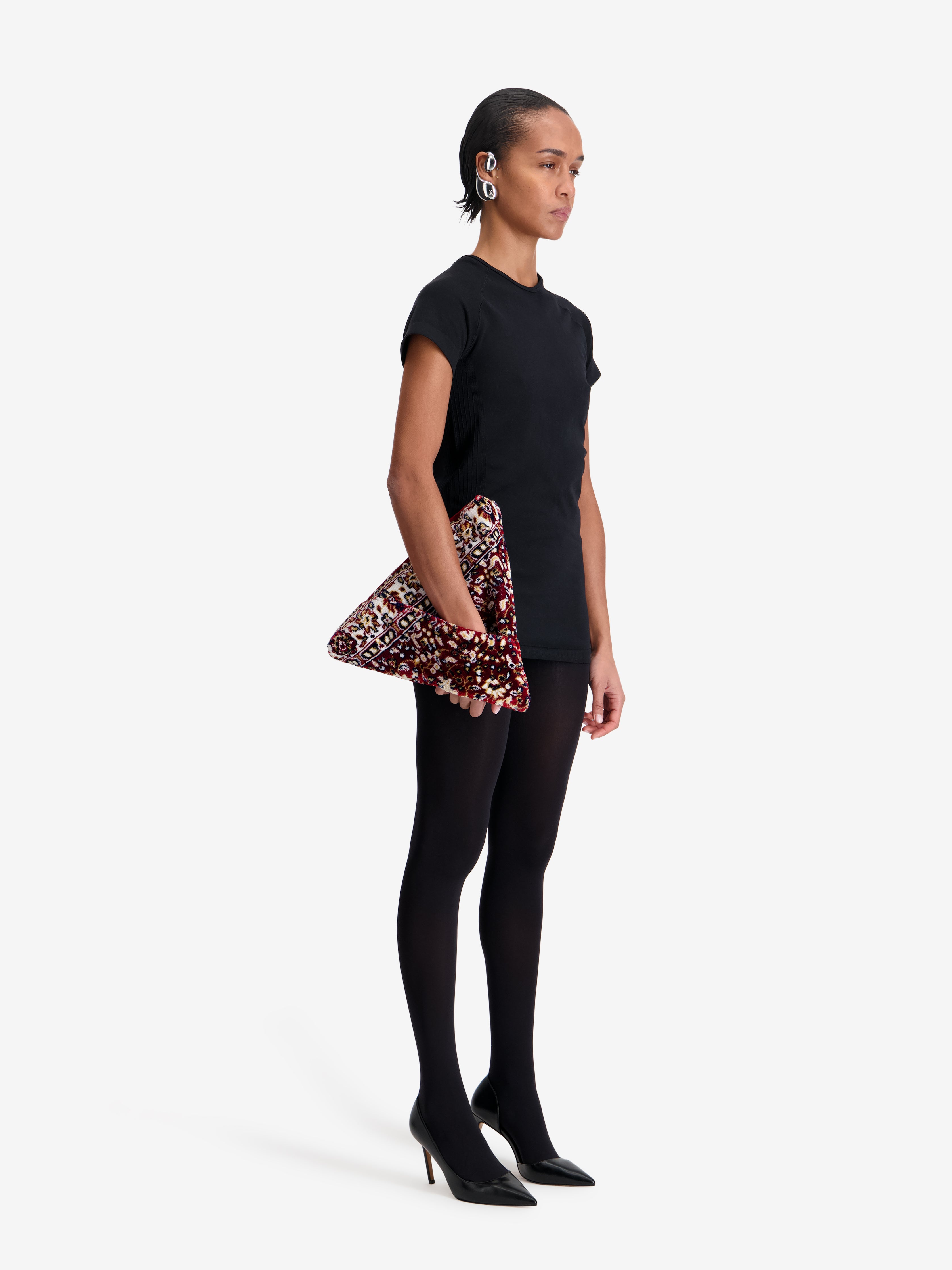 TRIANGLE POUCH CARPET